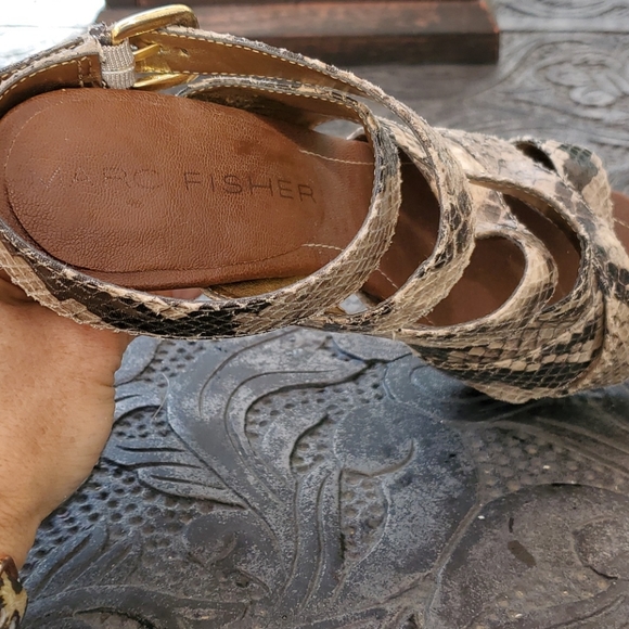 Marc Fisher cobra print platform sandals - Picture 2 of 6